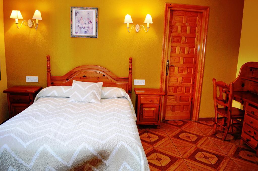 Hotel Suiza Bronchales Exterior foto