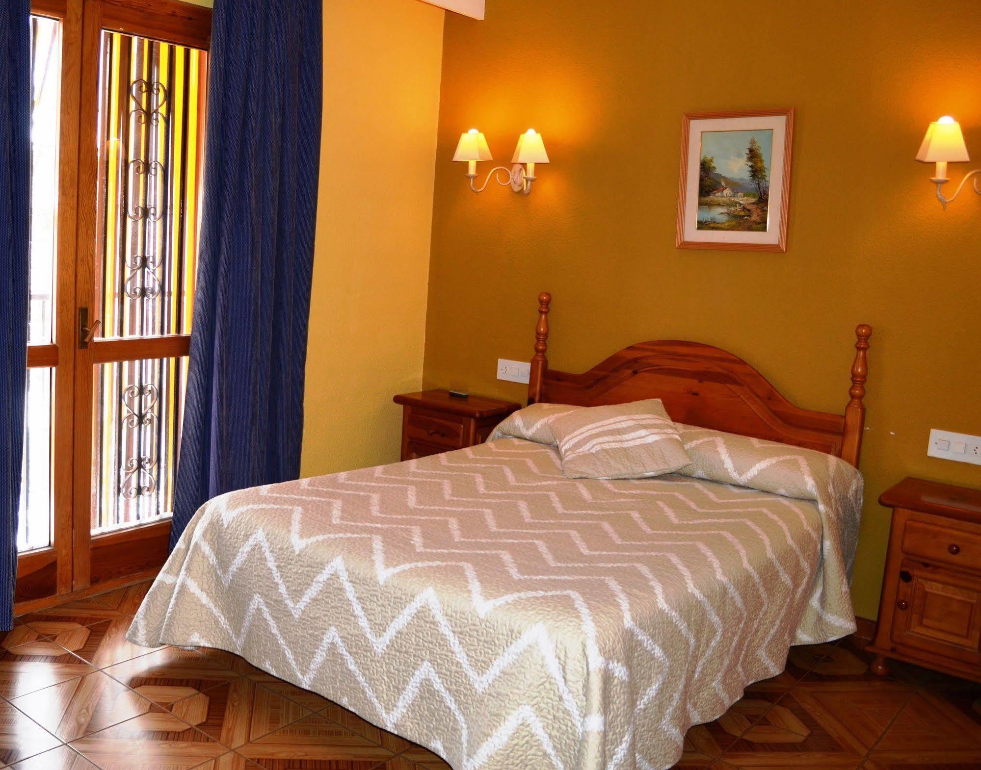 Hotel Suiza Bronchales Exterior foto